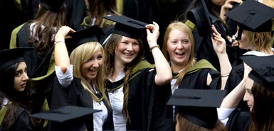 Top-class graduates struggle for jobs as they spurn stricken banks