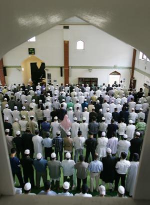 MI5 'still using threats and blackmail to recruit Muslim spies'